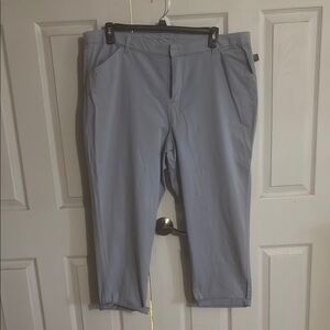 Terra & Sky Women's Capris - Light Gray